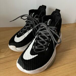 Women’s size 7.5 NIKE ZOOM RIZE basketball sneakers. Worn twice on indoor court